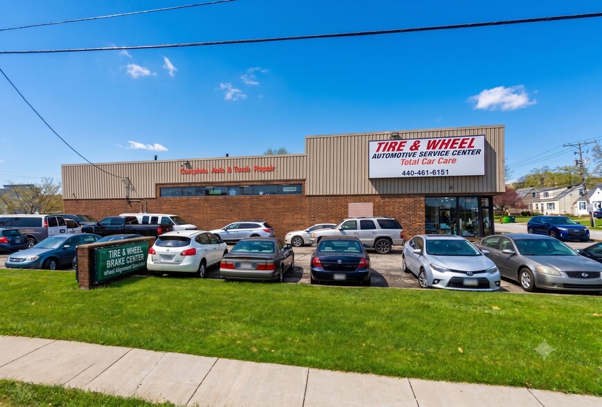 Primary Photo Of 6590 Mayfield Rd, Cleveland General Retail For Sale