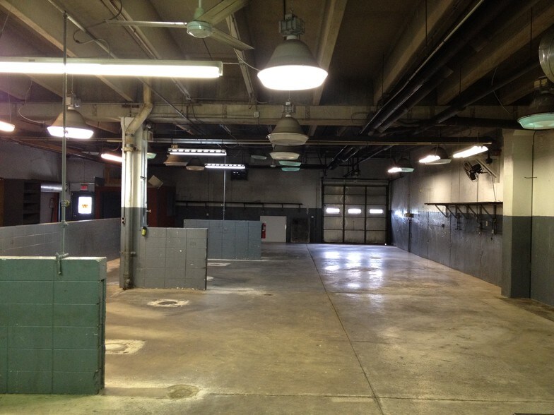 More Photos Of 2200 N Rand Rd, Palatine Freestanding For Sale