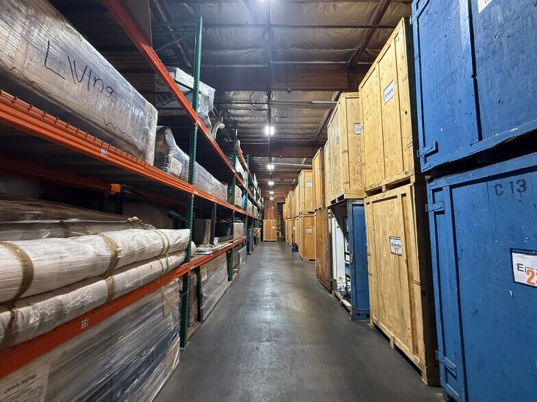 More Photos Of 8929 Oso Ave, Chatsworth Manufacturing For Lease