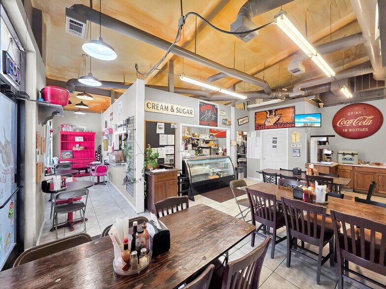 More Photos Of 1220 Highway 124, Winnie Service Station For Sale