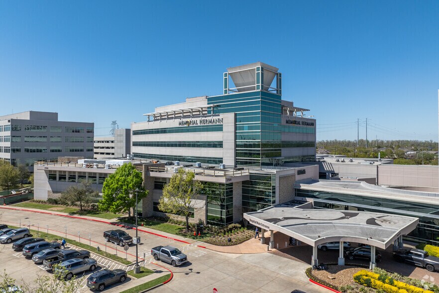 More Photos Of 17402 W Grand Pky S, Sugar Land Medical For Lease