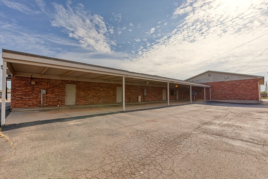More Photos Of 1415 Watts St, Sayre Healthcare For Sale