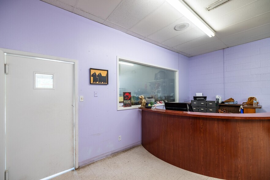 More Photos Of 200 N Main St, Duncanville Storefront Retail Office For Sale
