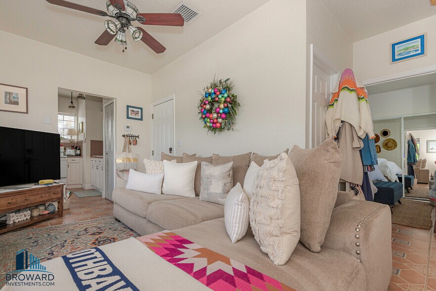 More Photos Of 330 SW 20th St, Fort Lauderdale Multifamily For Sale