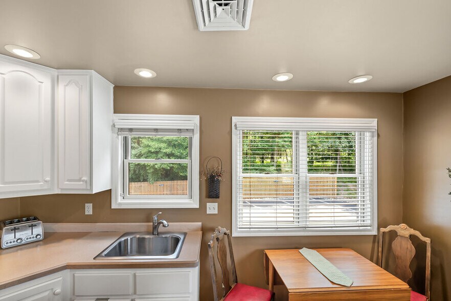 More Photos Of 40 Hospital Rd, Gettysburg Hotel For Sale