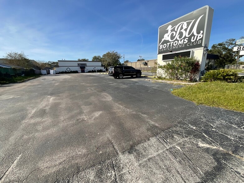 More Photos Of 8804 66th St N, Pinellas Park Bar For Sale