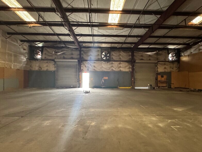 More Photos Of 11435 Rocket Blvd, Orlando Warehouse For Lease
