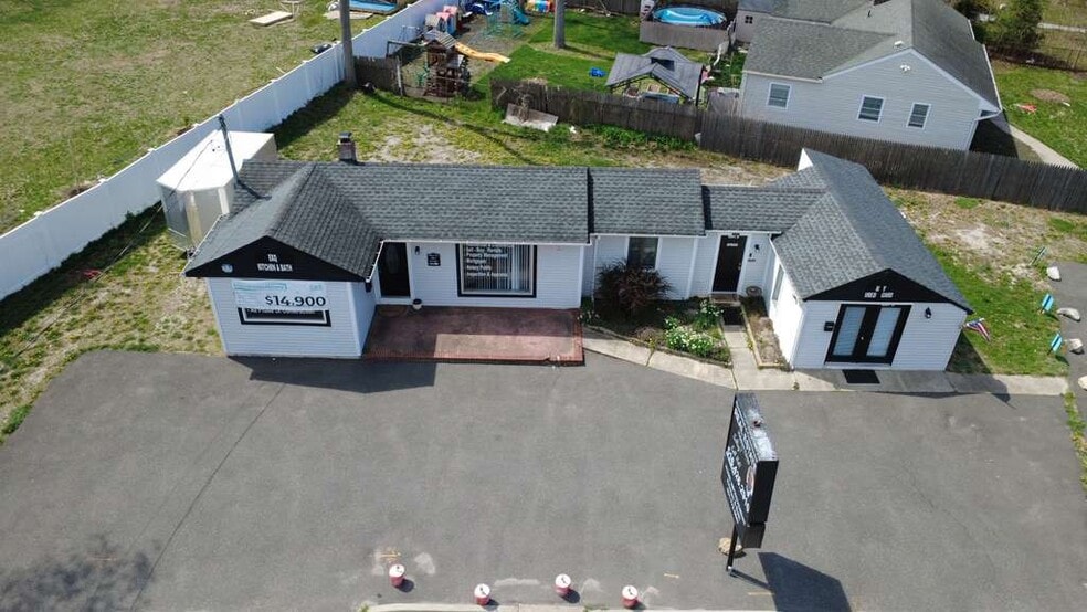 Primary Photo Of 218 Ronkonkoma Ave, Ronkonkoma Office For Sale