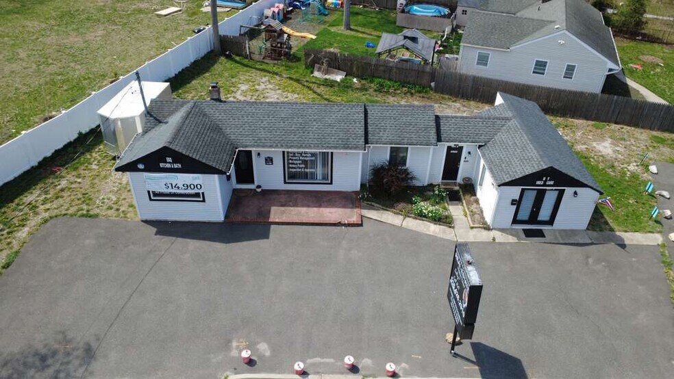 Primary Photo Of 218 Ronkonkoma Ave, Ronkonkoma Office For Sale