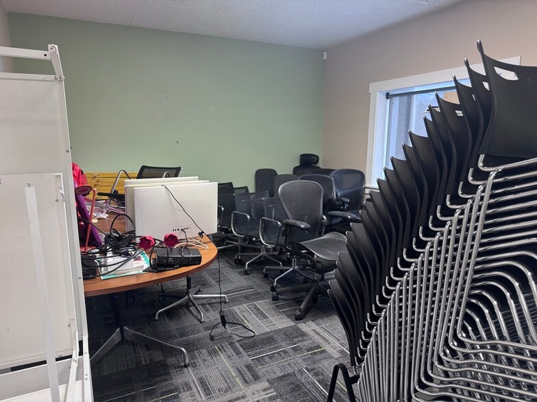 More Photos Of 4008 NE Martin Luther King Jr Blvd, Portland Serviced Offices For Sale