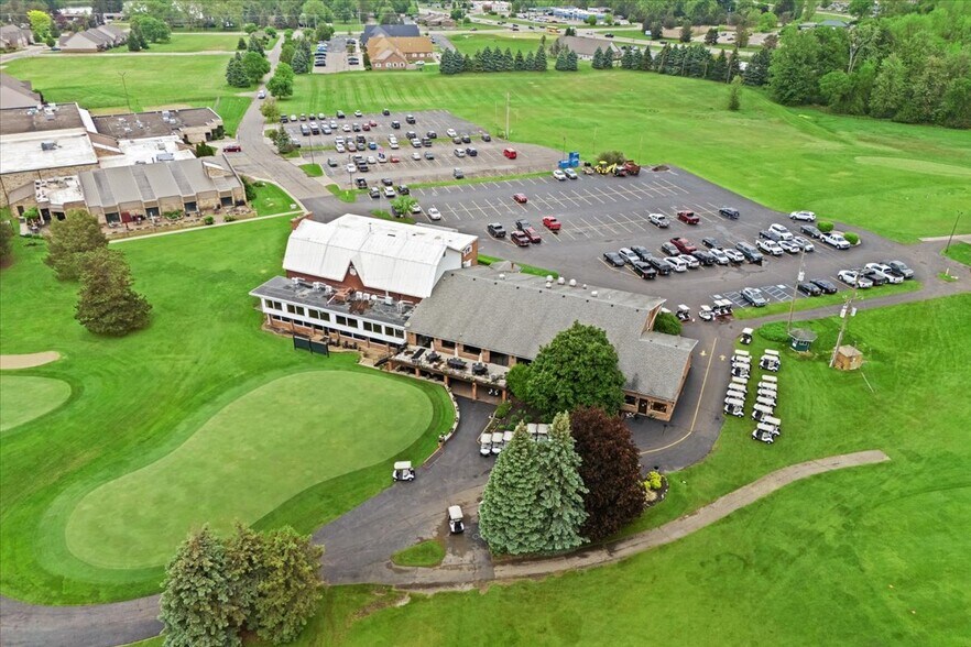 More Photos Of 9512 E Lippincott Blvd, Davison Golf Course Driving Range For Sale