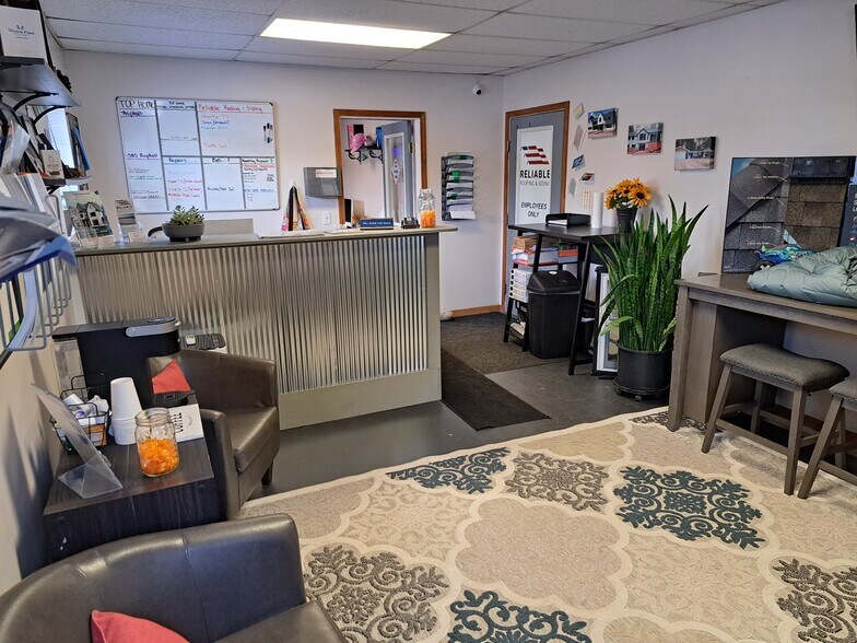 More Photos Of 125 S Industrial Dr, Buckley Distribution For Lease