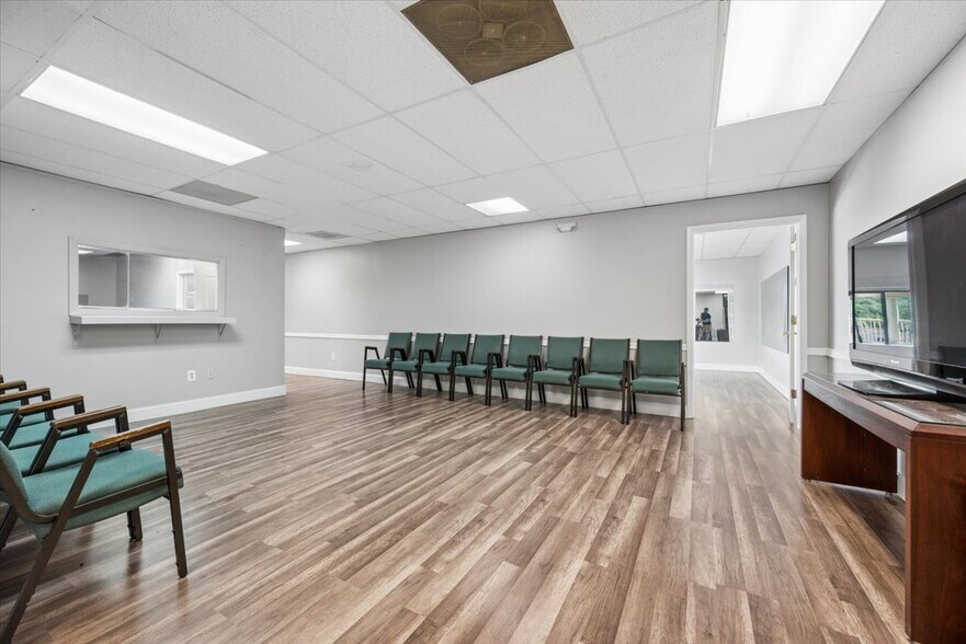 More Photos Of 51 Mount Bethel Rd, Warren Office For Lease