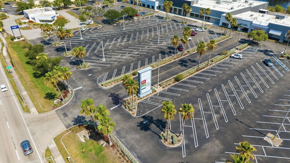 More Photos Of 5502-5726 Cortez Rd W, Bradenton Storefront For Lease