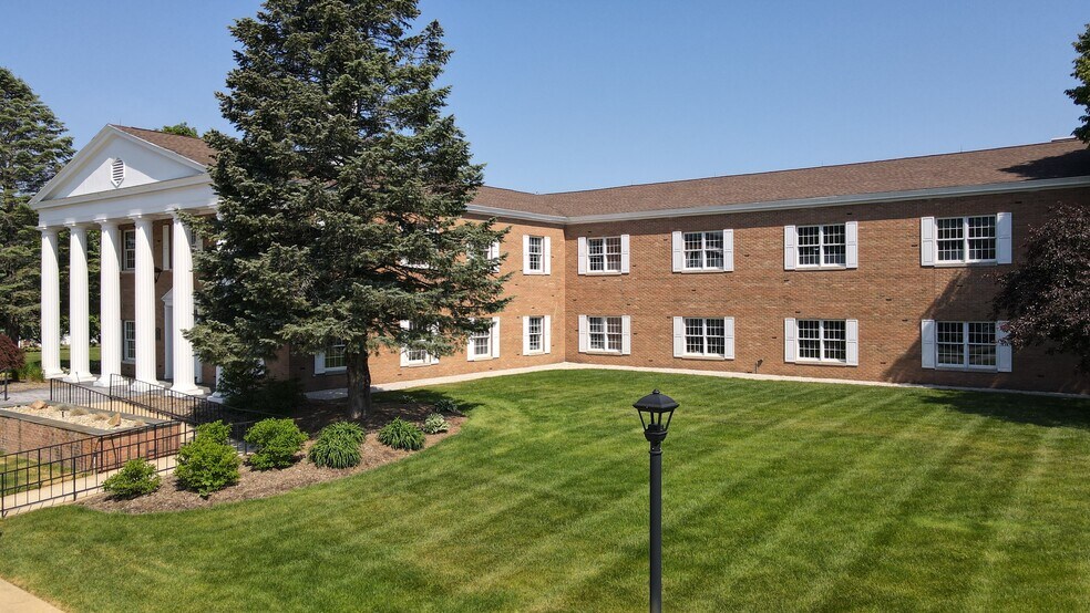 More Photos Of 933 E Main St, Fremont Office For Sale