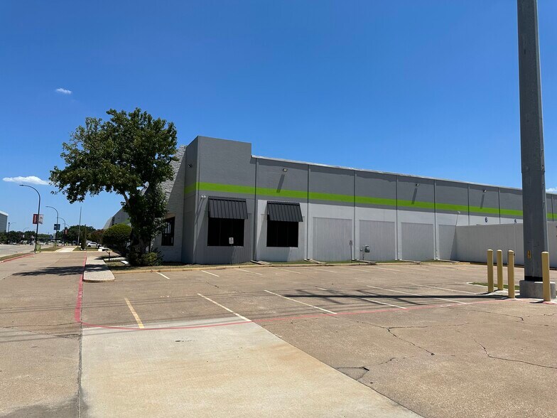 More Photos Of 2200-2202 E Randol Mill Rd, Arlington Warehouse For Lease