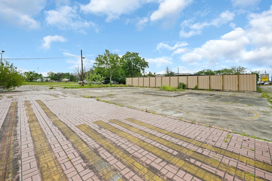 More Photos Of 1603 Shaver St, Pasadena Warehouse For Sale