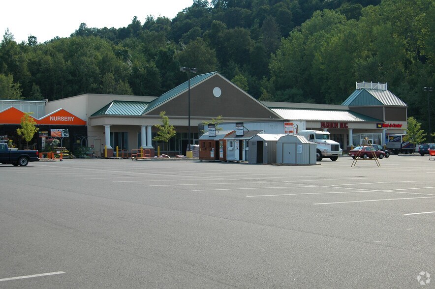 More Photos Of 254-280 Mohawk Trl, Greenfield Unknown For Lease