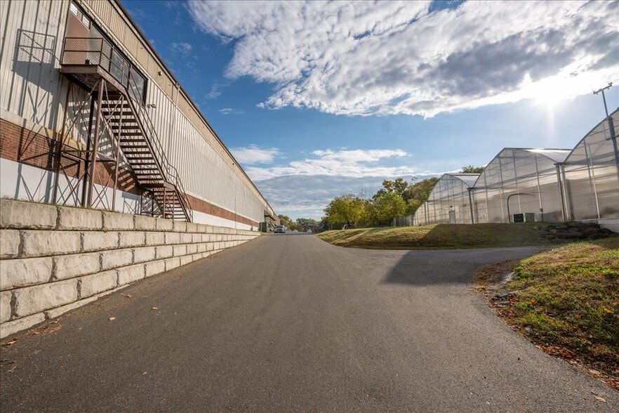 More Photos Of 91 Pinevale St, Springfield Warehouse For Lease