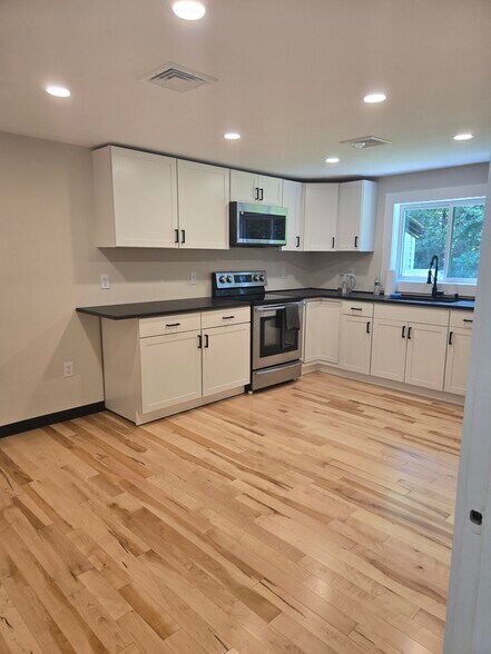 More Photos Of 88 Nashua Rd, Londonderry Office For Lease