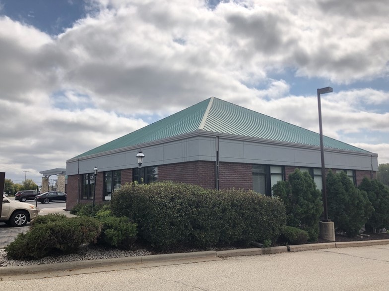 More Photos Of 2301-2359 Silvernail Rd, Pewaukee Unknown For Lease