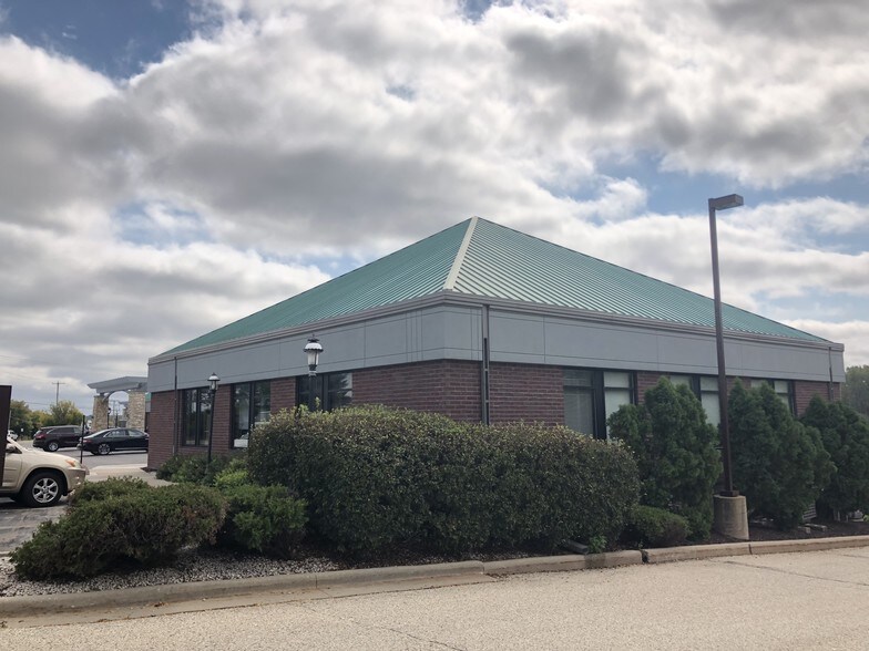 More Photos Of 2347-2359 Silvernail Rd, Pewaukee Restaurant For Sale