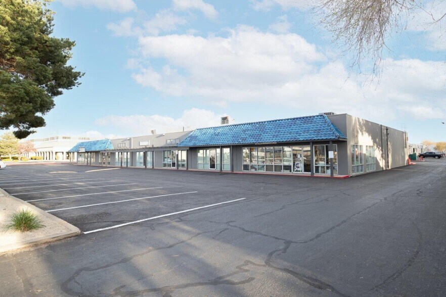 More Photos Of 755 E Greg St, Sparks Light Distribution For Lease