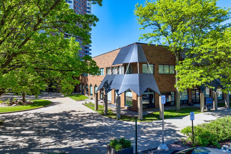 More Photos Of 535 S Burdick St, Kalamazoo Medical For Lease