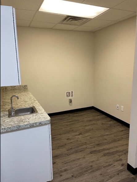 More Photos Of 3501 N Macarthur Blvd, Irving Medical For Sale