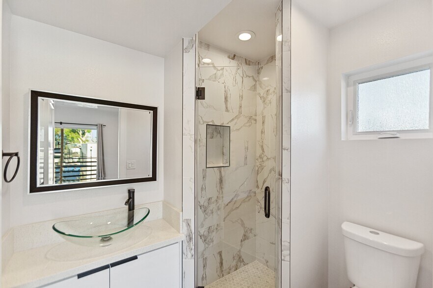 More Photos Of 1726 Menlo Ave, Los Angeles Apartments For Sale