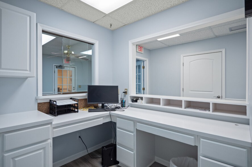 More Photos Of 940 W Avon Rd, Rochester Hills Medical For Lease