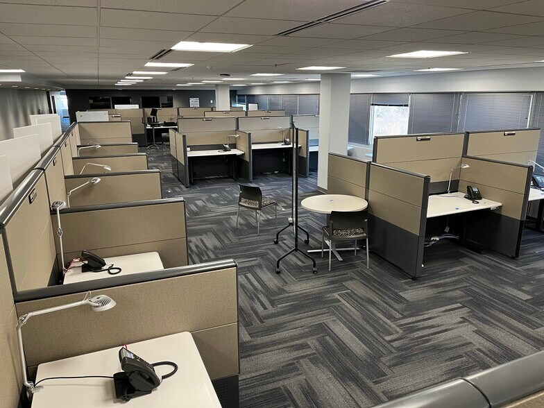 More Photos Of 302 N Walbridge Ave, Madison Office For Sale