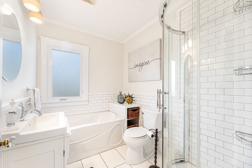 More Photos Of 313 Ross Av, Cochrane Medical For Sale