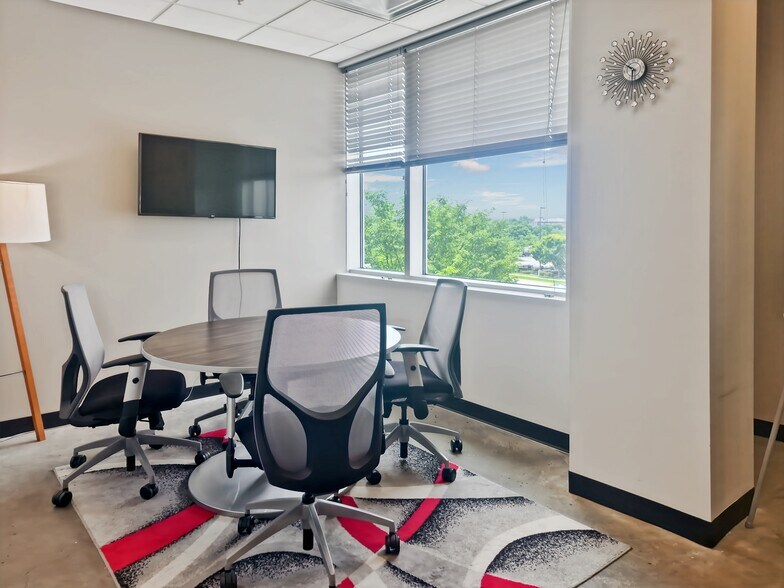 More Photos Of 9840-9860 Von Allmen Ct, Louisville Coworking Space