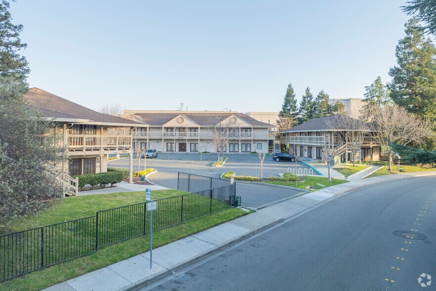 More Photos Of 3731 Sunset Ln, Antioch Unknown For Lease