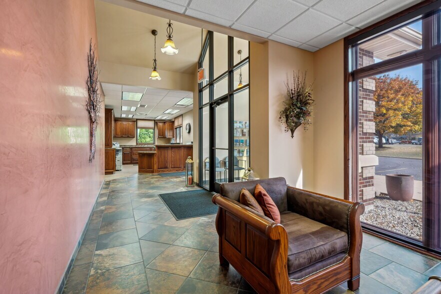 More Photos Of 225 Cedardale Dr SE, Owatonna Office For Sale