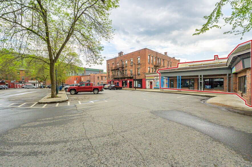 More Photos Of 69 Elliot St, Brattleboro Storefront Retail Residential For Sale