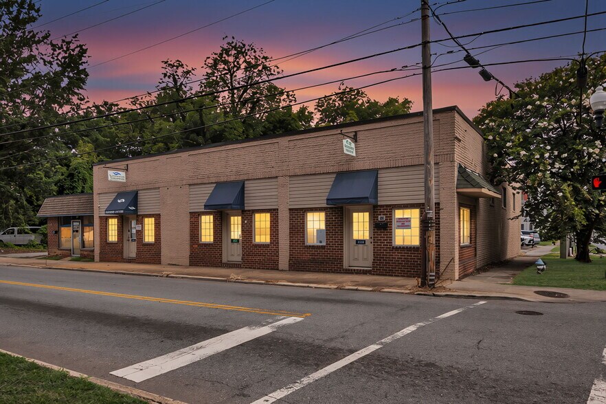 More Photos Of 600-604 W Washington St, Suffolk Storefront Retail Office For Sale