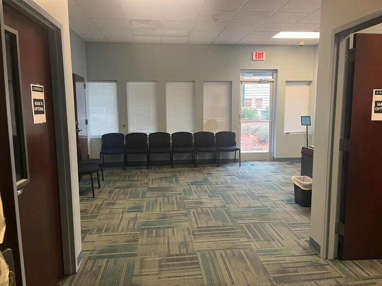 More Photos Of 609 Shipyard Blvd, Wilmington Office For Sale