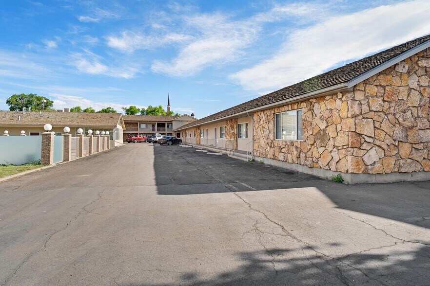 More Photos Of 423 W Main St, Vernal Hotel For Sale