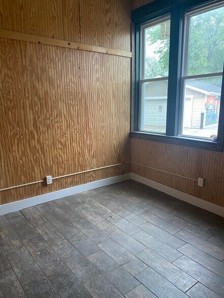 More Photos Of 116 Tecumseh St, Dundee Storefront Retail Office For Sale
