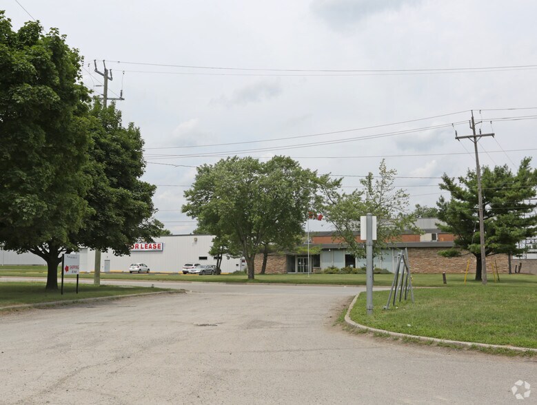 More Photos Of 47 Morton Av E, Brantford Warehouse For Lease