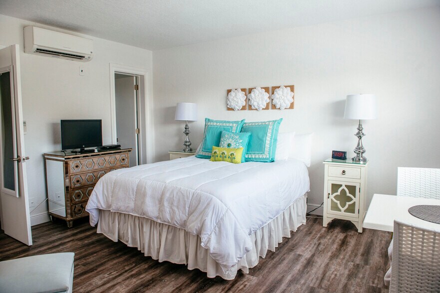 More Photos Of 4301 El Mar Dr, Lauderdale By The Sea Hotel For Sale