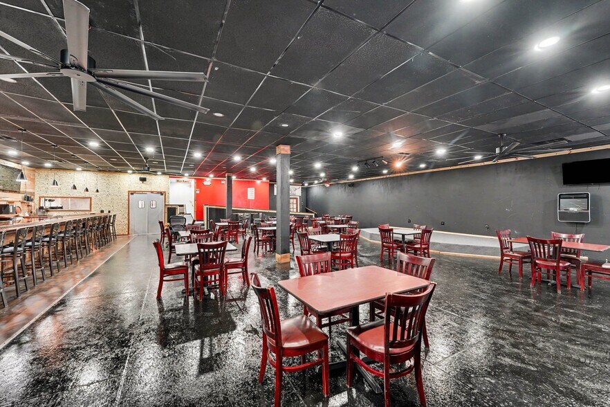 More Photos Of 100 S Market St, Madison Restaurant For Sale