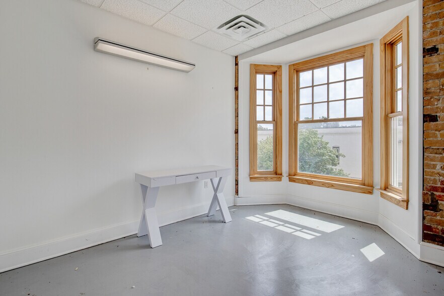 More Photos Of 1200 W Magnolia Ave, Fort Worth Office For Lease