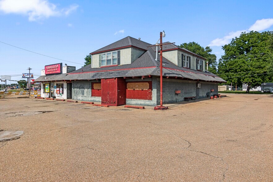 More Photos Of 1834 NW Topeka Blvd, Topeka General Retail For Sale
