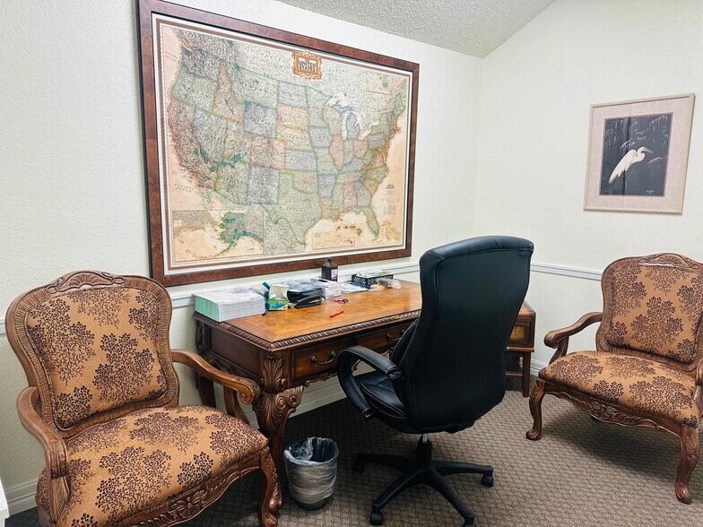 More Photos Of 376 W Main St, Lewisville Medical For Sale