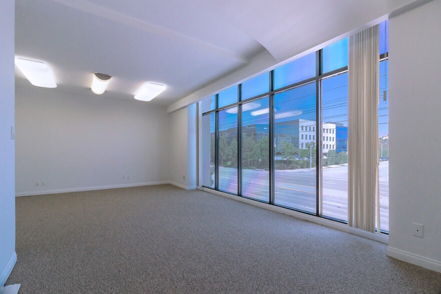 More Photos Of 12065-12069 Jefferson Blvd, Culver City Office For Lease