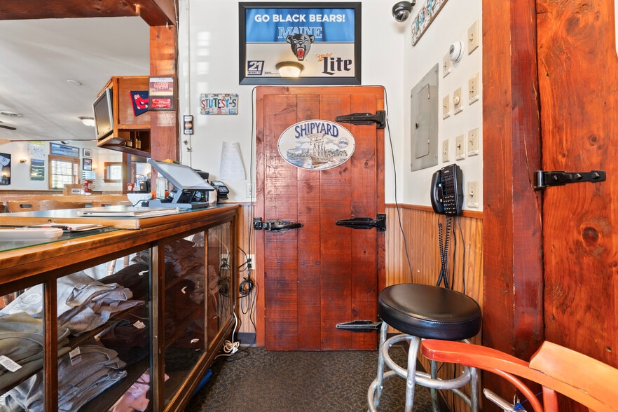 More Photos Of 52 Post Rd, Wells Restaurant For Sale