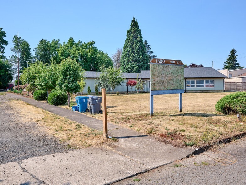 More Photos Of 1480 NE Laurel Ave, Woodburn Office For Sale